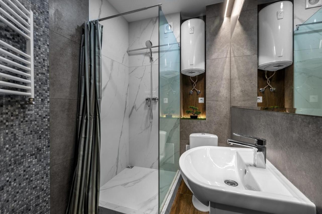 Apartment In The Center! Panoramic Windows! Fireplace! تشيسيناو المظهر الخارجي الصورة