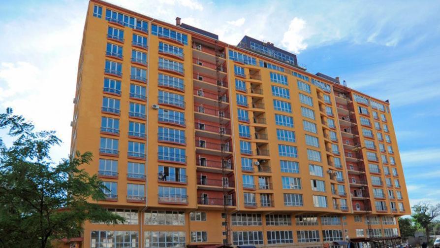 Apartment In The Center! Panoramic Windows! Fireplace! تشيسيناو المظهر الخارجي الصورة